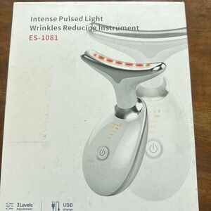Sealed brand new pulse light wrinkle reducer.